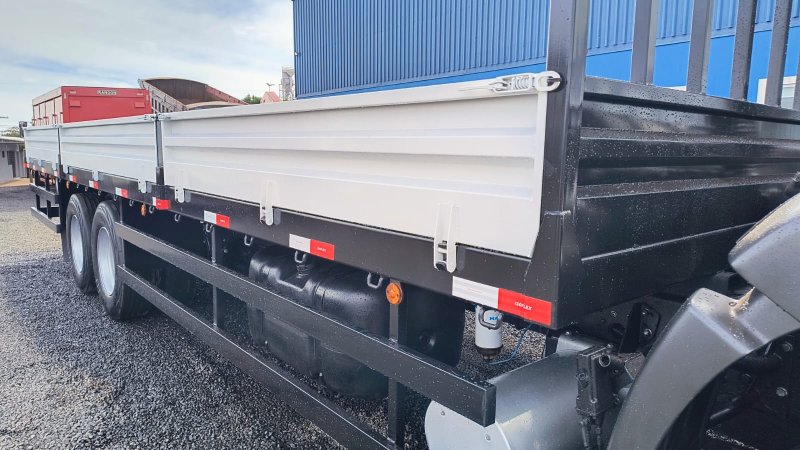 Carroceria Metálica Carga Seca Robustez Versatilidade e Alto Desempenho para o Transporte Rodoviário